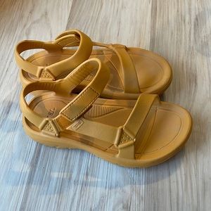 Teva Women's Hurricane Drift Sport Sandal, Sunflower, 8 Medium